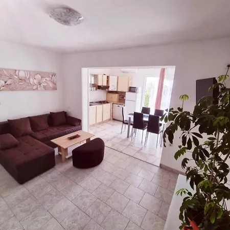 Apartment Viki Krk Town